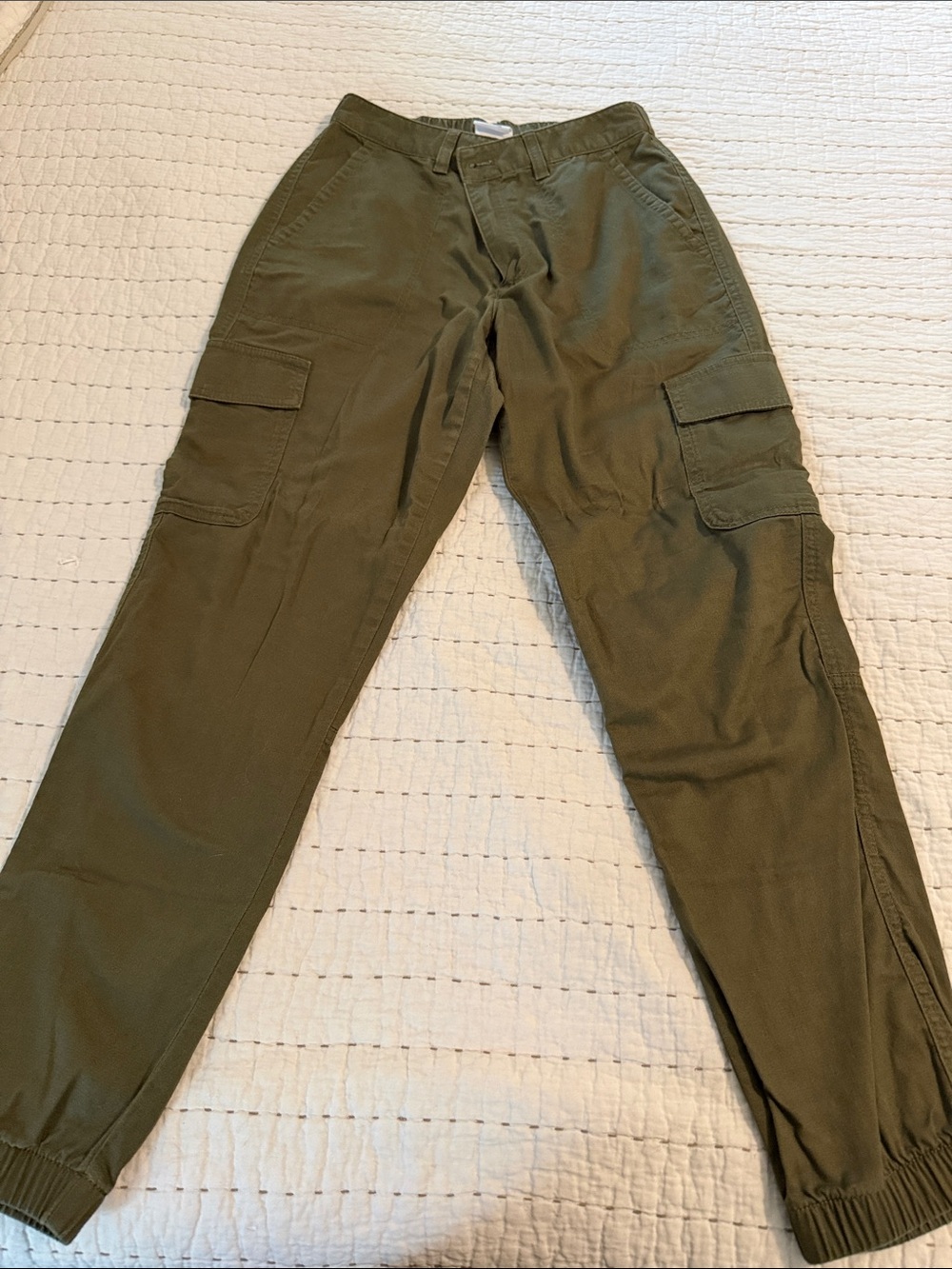 GAP Girlfriend Jogger in Olive